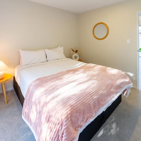 Luxury Beachside Living Elegant 3-Bedroom Haven クライストチャーチ エクステリア 写真