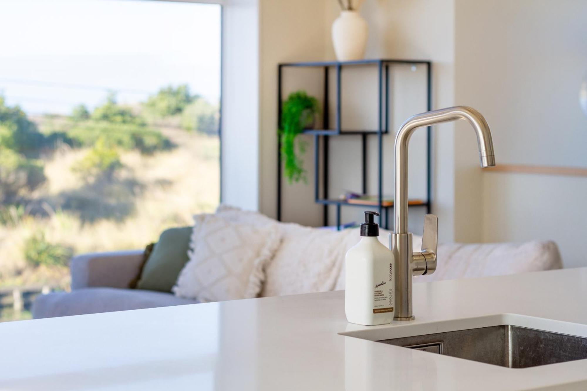 Luxury Beachside Living Elegant 3-Bedroom Haven クライストチャーチ エクステリア 写真